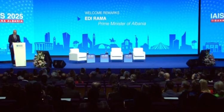 Konferenca Vjetore e IAIS, Rama me humor: Shpresoj që veshja ime të reflektojë seriozitetin me të cilin e kam përgatitur këtë fjalim.