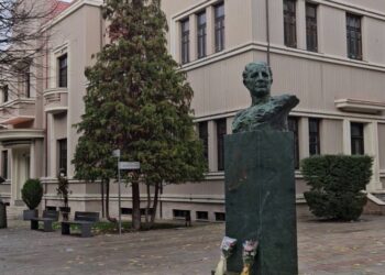 Korça nderon Llazar Zai Fundon, duke e përjetësuar pas 81 vitesh me një bust që simbolizon sakrificën për mendimin e lirë.