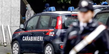 Krim familjar në Itali, 80-vjeçari godet me thikë gruan e tij 81-vjeçare
Një grua 81-vjeçare është gjetur e vdekur në shtëpinë e saj në Via Pezza, Mesenzana, në provincën e Varese në Itali, me disa plagë të shkaktuara nga thika.