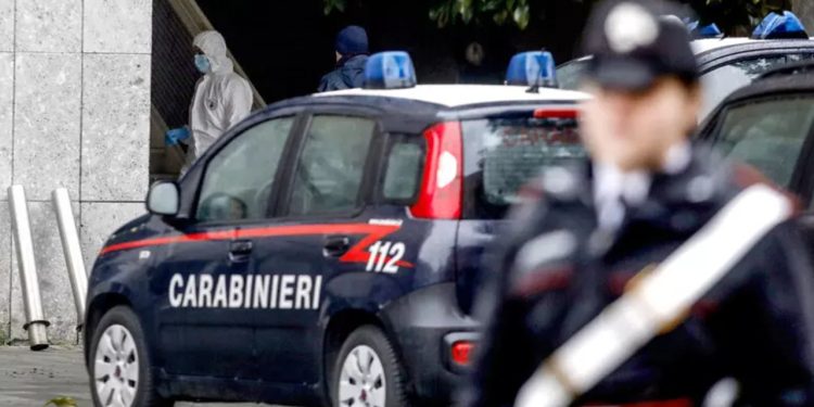 Krim familjar në Itali, 80-vjeçari godet me thikë gruan e tij 81-vjeçare
Një grua 81-vjeçare është gjetur e vdekur në shtëpinë e saj në Via Pezza, Mesenzana, në provincën e Varese në Itali, me disa plagë të shkaktuara nga thika.