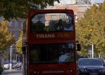 Kryeministri Rama tregon autobusin turistik që eksploron Tiranën: Qyteti ynë i mbushur me jetë dhe ngjyra