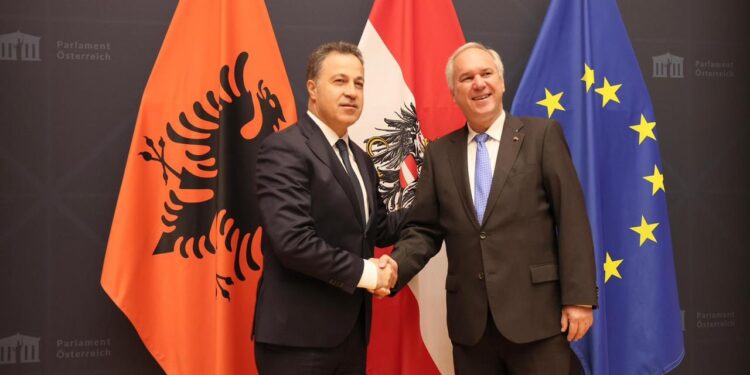 Kryetari i Kuvendit, pasi filloi turneun e tij të diplomacisë parlamentare në Austri për Integrimin Europian, shpall: Ne shqiptarët dëshirojmë të kemi dinjitet në Bashkimin Europian.