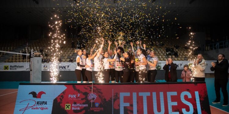 Kupa e Pavarësisë qëndron në Kosovë, me ekipet nga Ferizaj që triumfuan ndaj Pogradecit në kategorinë femrore dhe ndaj Pejës në kategorinë mashkullore.