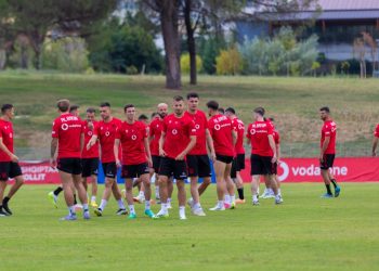 Kuqezinjtë do të përgatiten në Barcelonë për të synuar suksesin në takimin me Andorrën.