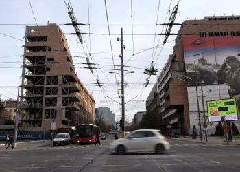 Kuvendi i Serbisë jep miratimin për ndërtimin e hotelit të dhëndrit të Trump në ish-godinën e Shtabit të Përgjithshëm, me punimet që pritet të fillojnë javën e ardhshme.