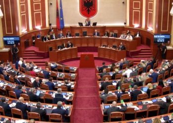 LAJM I FUNDIT/ Projektligji për barazinë gjinore miratohet në Kuvend me 77 vota për dhe 36 kundër.