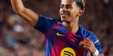 La Liga: Yamal shënon pas ndarjes, Barcelonë triumfon në kampionat me golat e Torresit dhe Rashfordit.