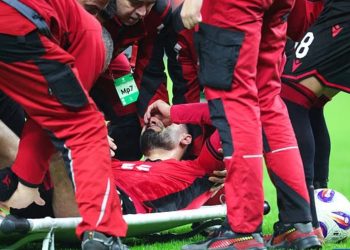 Largohet nga fusha e lojës me barrelë, dëmtimet janë një makth për Armando Brojën