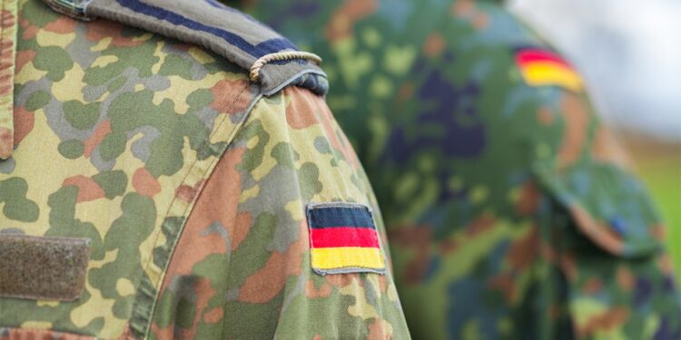 Lideri i së majtës gjermane sugjeron të rinjve të konsumojnë marijuanë për të evituar shërbimin ushtarak