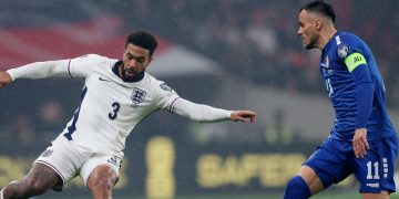 Live Angli-Serbi: “Dhurata” e parë për Shqipërinë, Saka ndihmon vendasit të kalojnë në avantazh (Video)