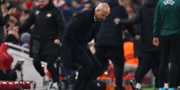 Liverpoolin e pret errësira, media britanike propozon shkarkimin e Slotit.