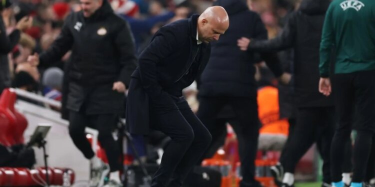 Liverpoolin e pret errësira, media britanike propozon shkarkimin e Slotit.