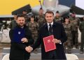 Macron dhe Zelensky firmosin një marrëveshje ushtarake, Ukraina do të blejë 100 aeroplanë nga Franca gjatë pesë viteve të ardhshme.