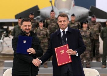 Macron dhe Zelensky firmosin një marrëveshje ushtarake, Ukraina do të blejë 100 aeroplanë nga Franca gjatë pesë viteve të ardhshme.