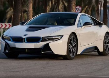 Makina BMW i8 e Maradonës dalë në ankand, çmimi aktual është…
