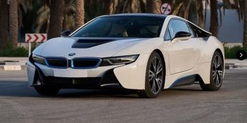 Makina BMW i8 e Maradonës dalë në ankand, çmimi aktual është…