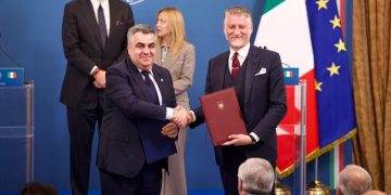 Marrëveshjet mes Shqipërisë dhe Italisë, ministri Blendi Gonxhja nënshkroi një memorandum mirëkuptimi me homologun italian në Galerinë Kombëtare të Arteve në Tiranë.