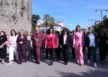 "Marshimi i Rozë", një ecje simbolike e graferve dhe vajzave për mbështetje të jetës.