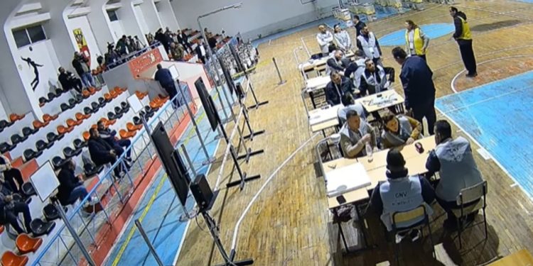 Mat, me 4 nga 47 kuti të numëruara; Kandidati socialist në krye me 585 vota.