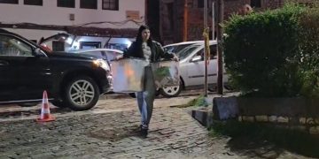 Mbyllet procesi i votimit në pesë bashki, fillon transferimi i kutive drejt qendrave të numërimit.