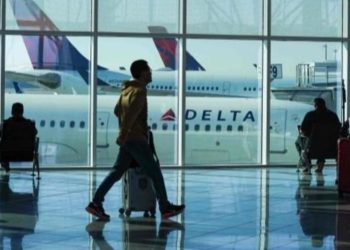 Mbyllja e qeverisë përkeqëson situatën: më shumë se 1,000 fluturime të anuluara dhe rreth 4,000 të vonuara.