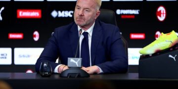 Milan, Igli Tare: “Rinovimi i kontratës së Maignan? Jemi të sigurt...
AC Milan do të ndeshet me Lazion në javën e 13-të të Serie A. Kjo ndeshje është e rëndësishme për kuqezinjtë, të cilët, nëse fitojnë, do të mbeten përkohësisht të vetëm në vendin e parë të tabelës.