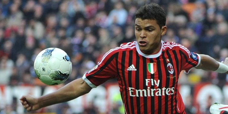 Milan në rrugën e një rikthimi të paharrueshëm? Thiago Silva mund të rikthehet te kuqezinjtë pas 13 vitesh.