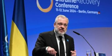 Ministri i Energjisë dhe ai i Drejtësisë në Ukrainë, shkarkohen për shkak të skandalit të korrupsionit prej 100 milionë dollarësh.