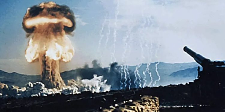 Ministri i Jashtëm rus rikthehet në skenë pas një periudhe mungese: Moska mund të rinisë provat me armë bërthamore.