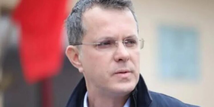 Ministri i Mbrojtjes së Rumanisë jep dorëheqjen pas 5 muajsh në detyrë, pranon se ka gënjyer në CV-në e tij.