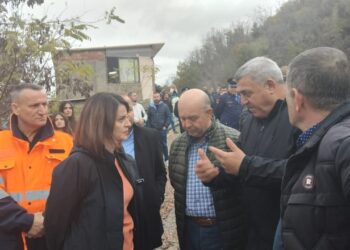 Motet e këqija shkaktojnë dëme në krahun e urës së Shëmrizës, ministrja Koçiu: Nevojitet një zgjidhje urgjente për prurjet e 1700 banorëve.