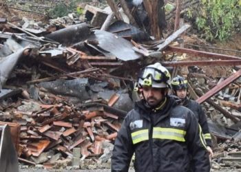 Moti i rëndë prek Italinë, rrëshqitjet e tokës shkatërrojnë një shtëpi gjatë natës, autoritetet kërkojnë dy persona të zhdukur.