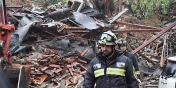 Moti i rëndë prek Italinë, rrëshqitjet e tokës shkatërrojnë një shtëpi gjatë natës, autoritetet kërkojnë dy persona të zhdukur.