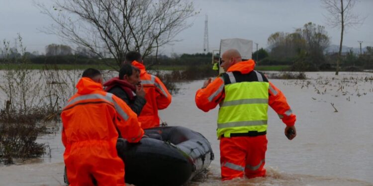 Moti i rënduar/ Tokat bujqësore kanë pësuar përmbytje si pasojë e daljes së lumit Seman nga shtrati, ja si është situata në qarqet e vendit.