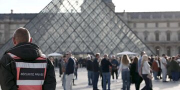 Muzeu i Luvrit rrit çmimin e biletave për turistët jashtë Evropës; ja sa do të paguajnë më shumë sesa europianët.