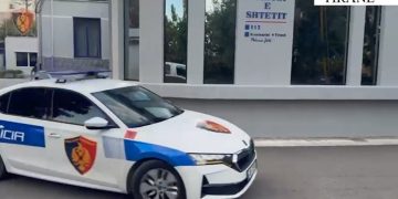 “Na dhunoni për borxhin”/ Si u kërcënuan 29-vjeçari dhe anëtarët e familjes së tij nga gjashtë individë, midis të cilëve tre vëllezër.