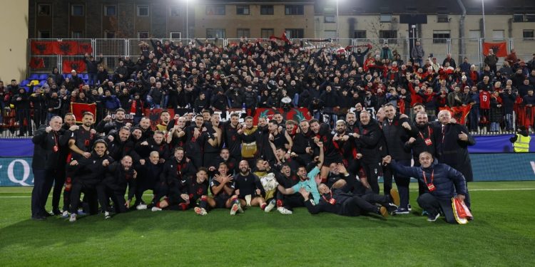 Ndryshon dinamika në vazot e “play off”-it: Shqipëria eviton Çekinë, por mund të përballet me ekipin që po sfidon Gjermaninë.