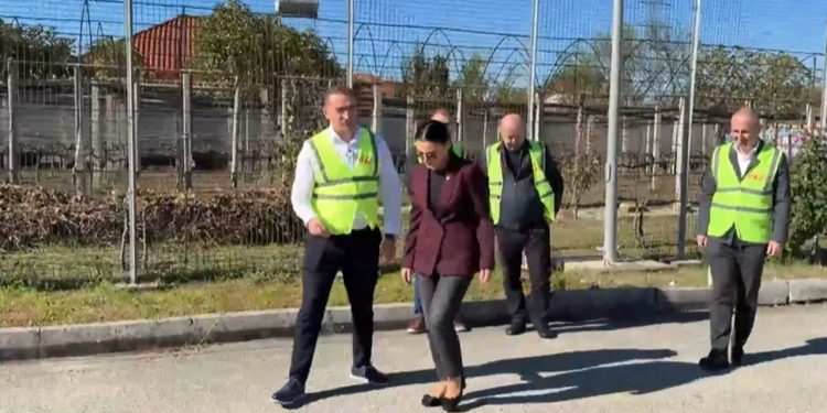 Nënstacioni “Tirana 2”: Ministrja Balluku shpall vendosjen e lidhjes direkte me Italinë përmes një linje nënujore energjie.