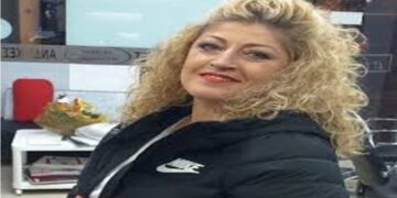 Nëntë shqiptarë arrestohen dhe tre të tjerë shpallen në kërkim në Athinë, për vjedhjen e emrave dhe veshmbathjeve që më pas shiteshin në Tiranë.