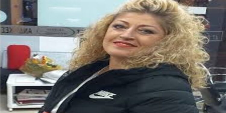 Nëntë shqiptarë arrestohen dhe tre të tjerë shpallen në kërkim në Athinë, për vjedhjen e emrave dhe veshmbathjeve që më pas shiteshin në Tiranë.