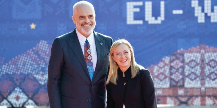 Nesër do të zhvillohet mbledhja e parë midis Italisë dhe Shqipërisë, ku janë zbardhur detaje mbi takimin dhe temat kryesore që do të diskutohen.