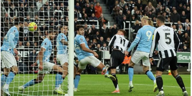 Newcastle e fitoi për herë të parë ndaj Manchester City në kampionat, duke i lënë vendin e dytë Chelsea skuadrës së Guardiolës.