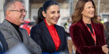 Nis një linjë ajrore të re mes Tiranës dhe Kretës, Balluku: Do të kontribuojë për mijëra shqiptarë që banojnë e punojnë në Greqi.