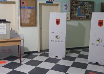 Nis procesi i votimit në Cërrik, qytetarët zgjedhin kryebashkiakun e ri pa incidente.