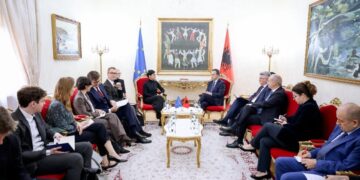 "Një arritje e jashtëzakonshme": Komisionerja për Zgjerim, Marta Kos, në Kuvend: Mbështetje e plotë për avancimin e Shqipërisë drejt BE-së.