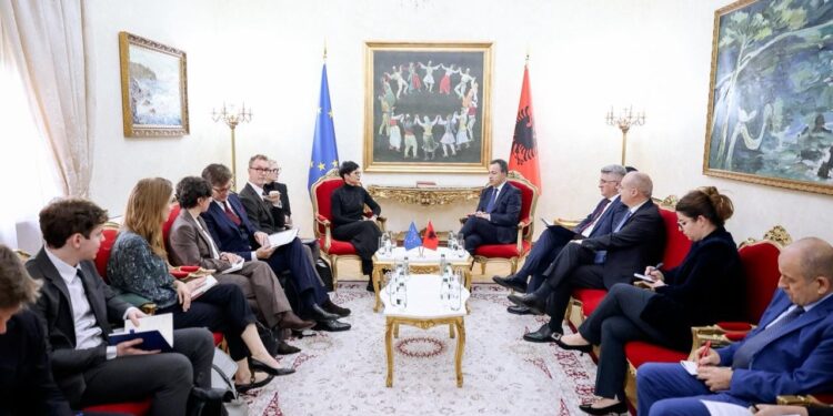 "Një arritje e jashtëzakonshme": Komisionerja për Zgjerim, Marta Kos, në Kuvend: Mbështetje e plotë për avancimin e Shqipërisë drejt BE-së.