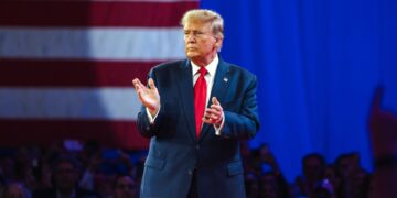 Një ditë para zgjedhjeve në Honduras, Trump i fal ish-presidentin e burgosur për trafik droge: "Nëse fiton ekstremi i djathtë, do të kemi një bashkëpunim të frytshëm."