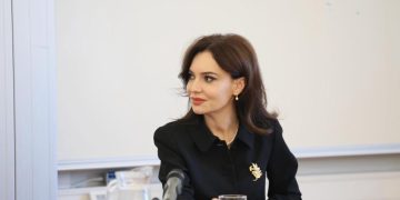 Një ditë pas publikimit të Progres Raportit të Bashkimit Evropian, Komisionerja Kos zhvillon një takim me Spiropalin: Shqipëria po avanc prespektivën e saj.