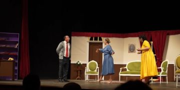 "Një histori martesore me një të panjohur" / Komedia italiane nxjerr në skenë teatrit "Zihni Sako" në Gjirokastër