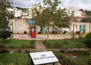 Një humaniste në Sarandë: Paraku i fëmijëve në lagjen “Kodër” do të quhet në nder të Motër Daniela Silvestrinit.